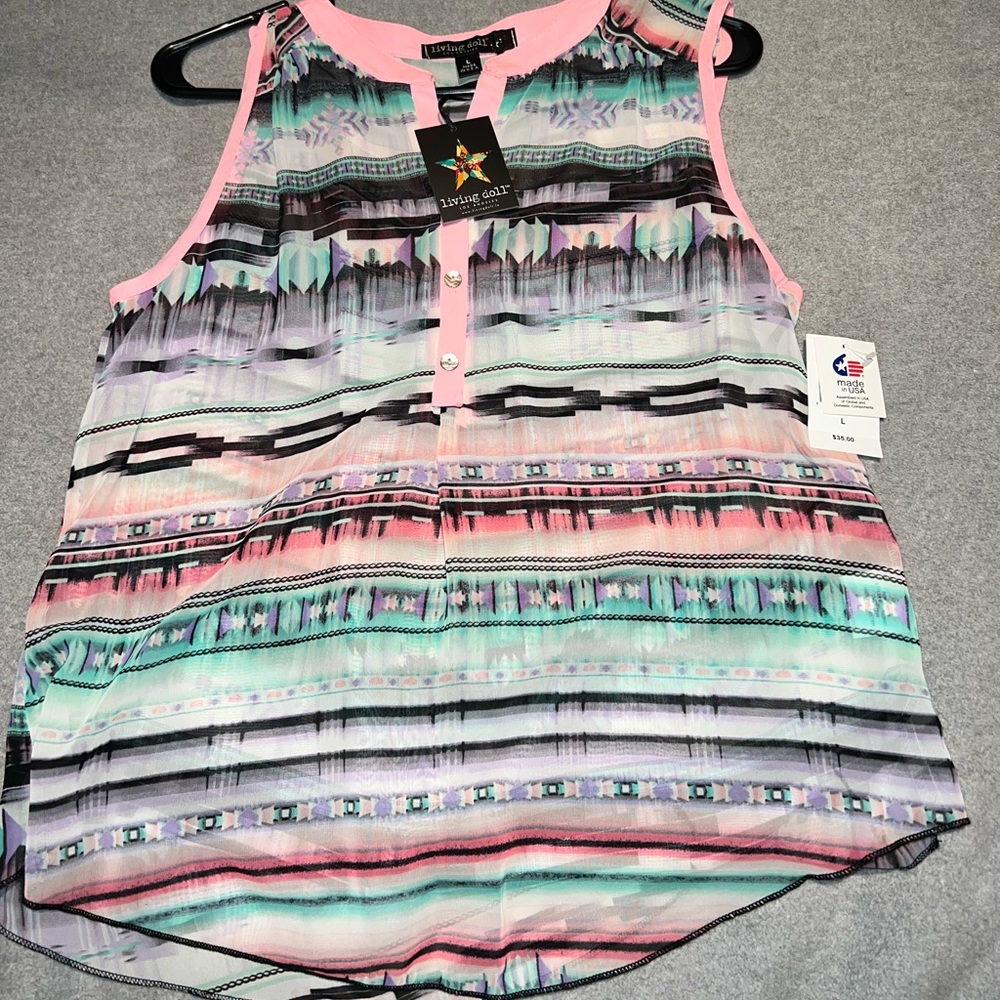NWT- Super cute sleeveless button down top!!!